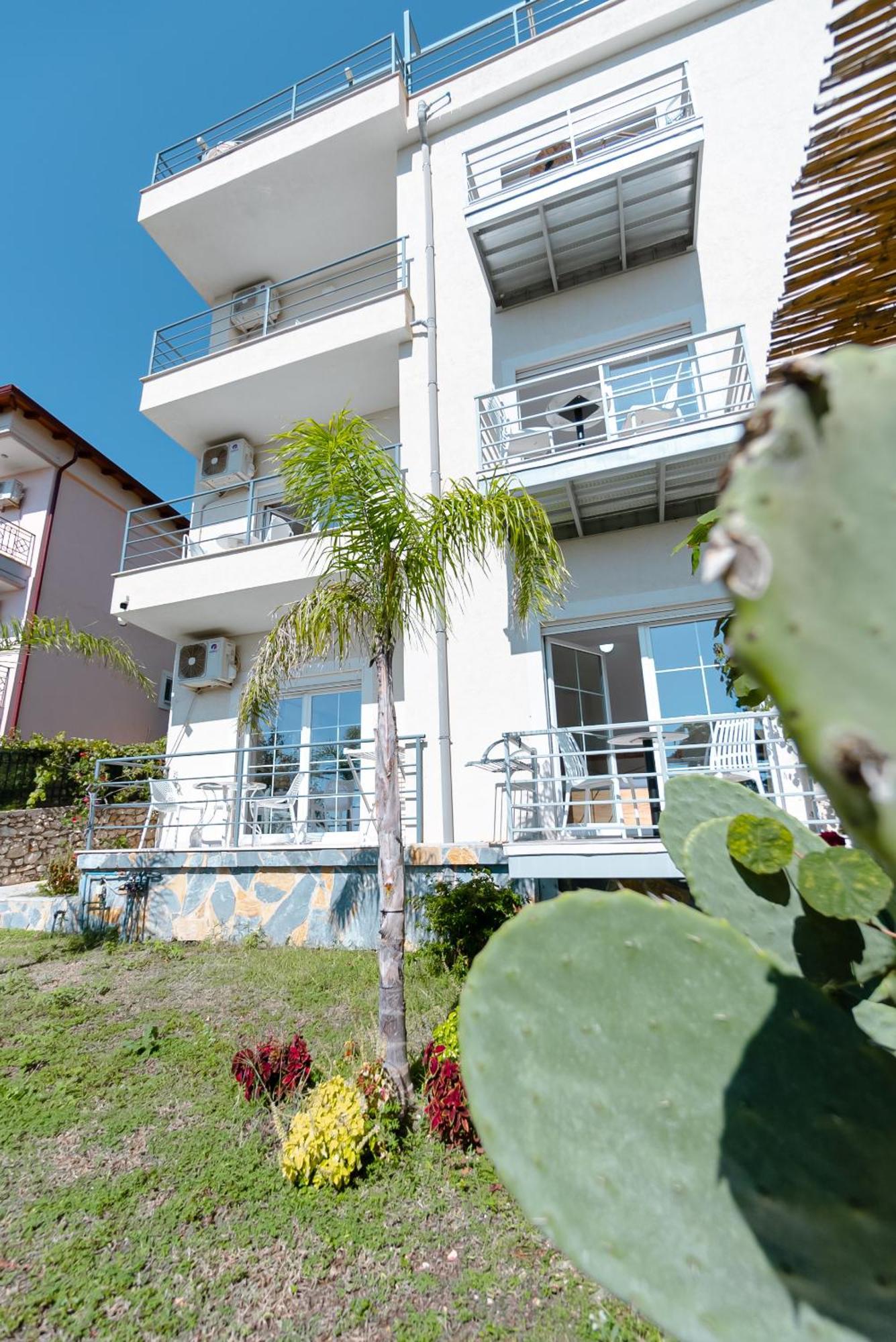 Kotarja Apartments Dhërmi Exteriör bild