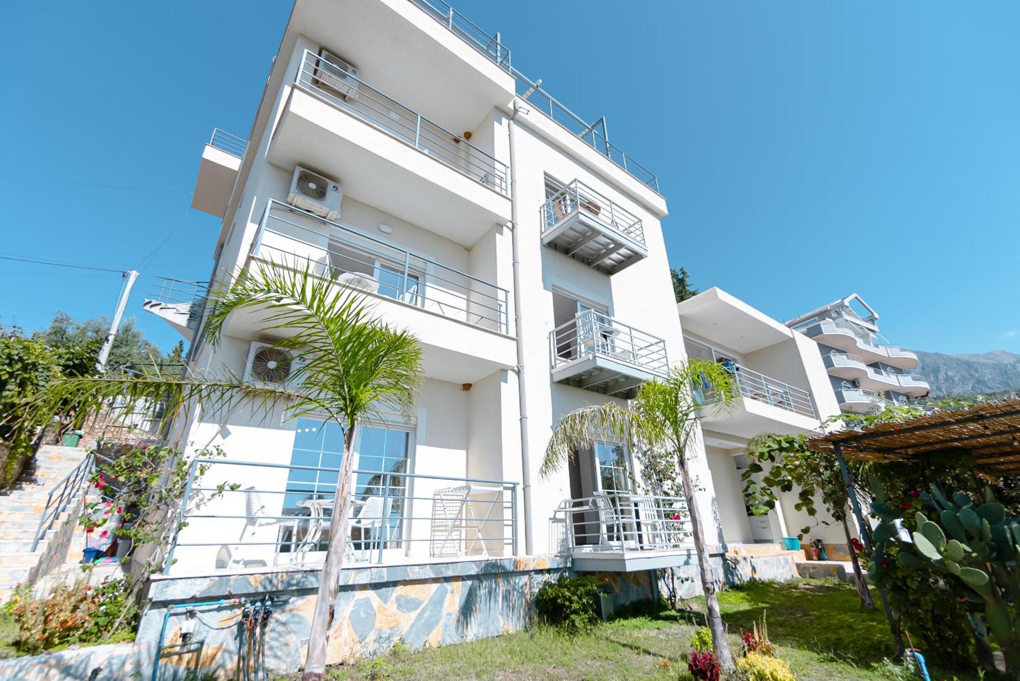 Kotarja Apartments Dhërmi Exteriör bild